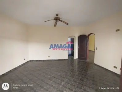 Sobrado com 4 Quartos à venda, 297m² no Centro, Igaratá