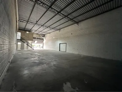 Galpão / Depósito / Armazém para alugar, 270m² no Jardim Baronesa, Taubaté