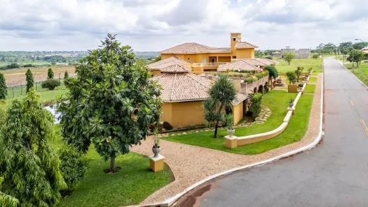 Casa de Condomínio com 4 Quartos à venda, 1100m² no Setor Central, Hidrolândia