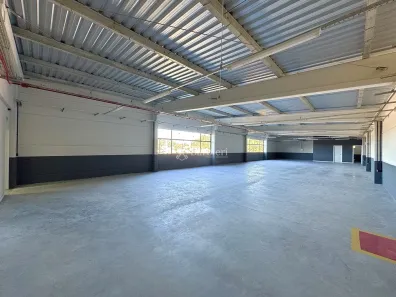 Conjunto Comercial / Sala para alugar, 300m² no Do Salto, Blumenau