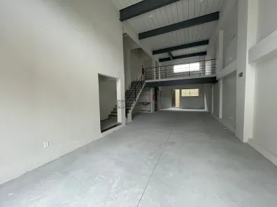 Loja / Salão / Ponto Comercial para alugar, 140m² no Casa de Pedra, Volta Redonda