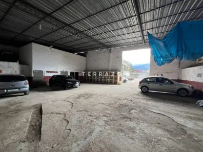 Galpão / Depósito / Armazém para alugar, 200m² no São Pedro, Teresópolis
