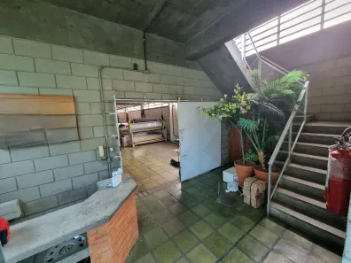 Prédio Inteiro para alugar, 1050m² no Bingen, Petrópolis