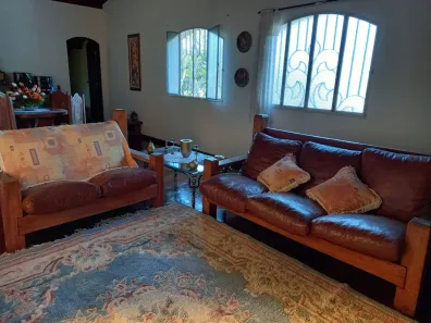 Fazenda / Sítio / Chácara com 4 Quartos à venda, 180m² no Mairinque, Mairinque