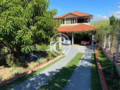 Fazenda / Sítio / Chácara com 3 Quartos à venda, 190m² no Chácara Marambaia, Caçapava