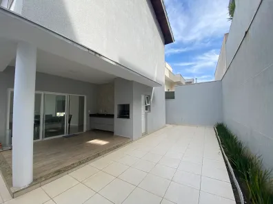 Casa de Condomínio com 3 Quartos para alugar, 280m² no Vila Oliveira, Mogi das Cruzes