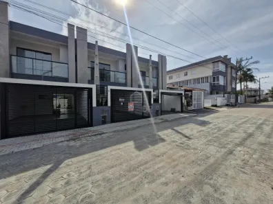 Sobrado com 3 Quartos à venda, 123m² no Itacolomi, Balneário Piçarras