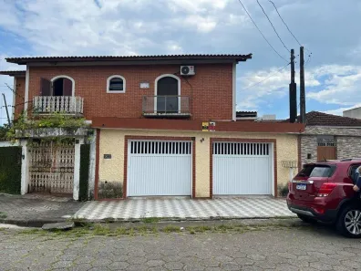 Sobrado com 3 Quartos à venda, 128m² no Vila Voturua, São Vicente