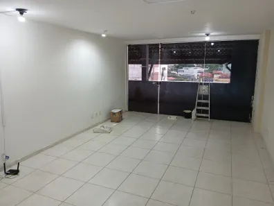 Conjunto Comercial / Sala para alugar, 50m² no Recreio Ipitanga, Lauro de Freitas