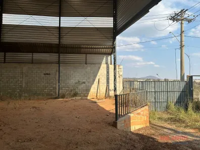 Galpão / Depósito / Armazém para venda ou aluguel, 1300m² no Vila Íris, Santa Luzia