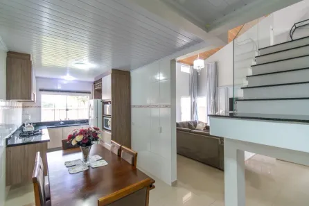 Sobrado com 4 Quartos à venda, 220m² no Itaboa, Campo Largo