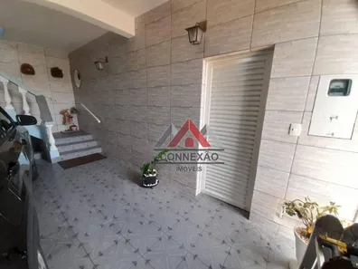 Sobrado com 3 Quartos à venda, 184m² no Parque Dourado, Ferraz de Vasconcelos
