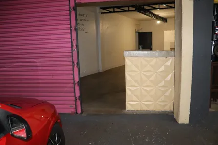 Loja / Salão / Ponto Comercial para alugar, 50m² no Aquilles Sthengel, Londrina