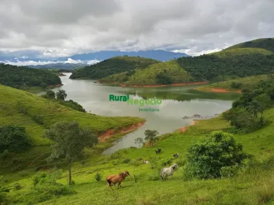 Fazenda / Sítio / Chácara com 3 Quartos à venda, 370000m² no Jardim Jalisco, Resende