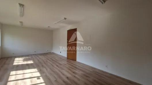 Conjunto Comercial / Sala para alugar, 48m² no Centro, Irati
