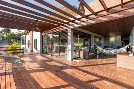 Fazenda / Sítio / Chácara com 4 Quartos à venda, 550m² no Jardim Karla, Pinhais