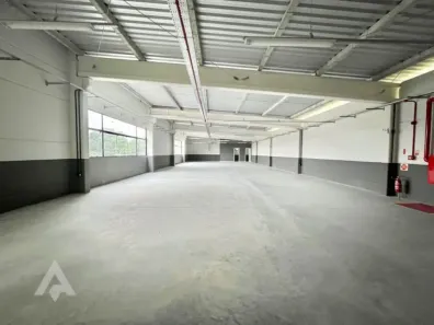 Conjunto Comercial / Sala para alugar, 300m² no Do Salto, Blumenau
