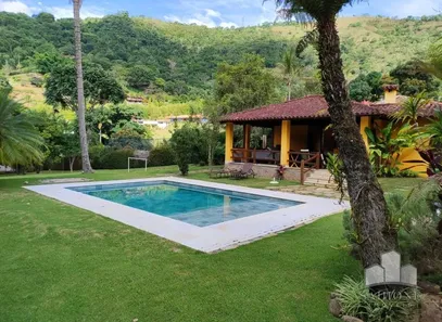 Fazenda / Sítio / Chácara com 4 Quartos à venda, 5000m² no Pedro do Rio, Petrópolis