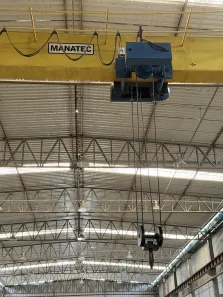 Galpão / Depósito / Armazém para alugar, 5000m² no Centro, Escada