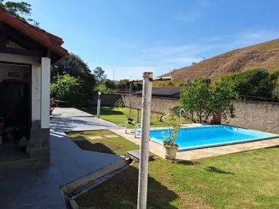 Fazenda / Sítio / Chácara com 3 Quartos à venda, 140m² no Engenheiro Passos, Resende