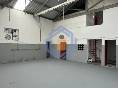 Galpão / Depósito / Armazém para alugar, 450m² no Centro, Niterói