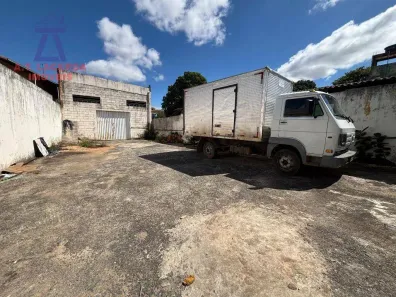Galpão / Depósito / Armazém para venda ou aluguel, 200m² no Santo Expedito, Montes Claros