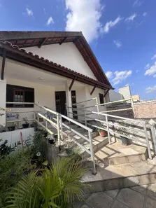 Casa com 5 Quartos para alugar, 160m² no Jardim Tavares, Campina Grande