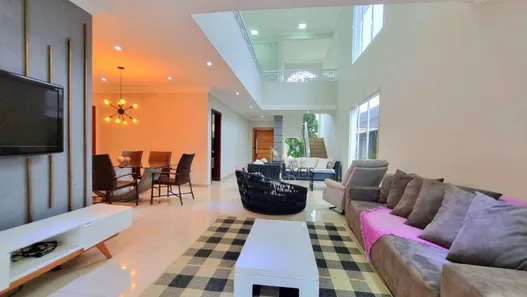 Casa de Condomínio com 5 Quartos para alugar, 250m² no Balneário Praia do Pernambuco, Guarujá