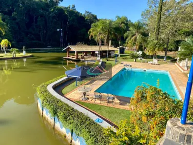 Fazenda / Sítio / Chácara com 6 Quartos à venda, 1500m² no , Mairinque