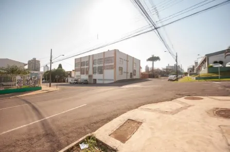 Prédio Inteiro à venda, 1500m² no Centro, Cascavel