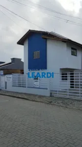 Casa com 2 Quartos para alugar, 69m² no Itacolomi, Balneário Piçarras
