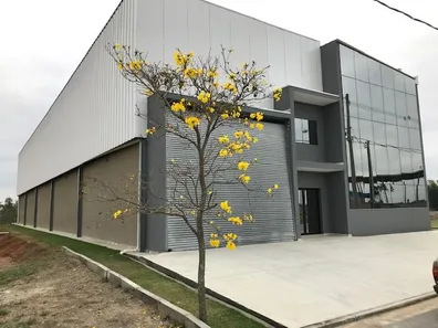 Galpão / Depósito / Armazém com 3 Quartos para alugar, 650m² no Água Quente, Taubaté