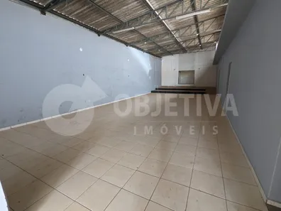 Galpão / Depósito / Armazém com 7 Quartos à venda, 370m² no Custódio Pereira, Uberlândia