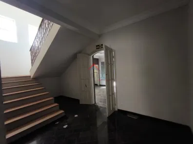 Sobrado com 3 Quartos para alugar, 432m² no Centro, Araçatuba