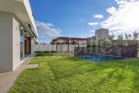 Casa com 3 Quartos para venda ou aluguel, 222m² no Santa Regina, Camboriú