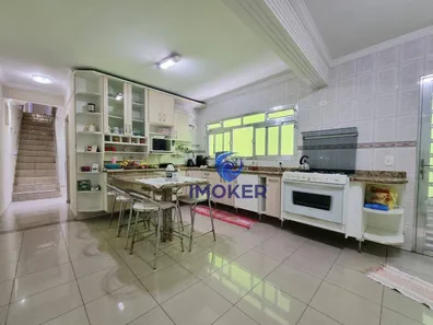 Sobrado com 3 Quartos à venda, 180m² no Jardim do Castelo, Ferraz de Vasconcelos