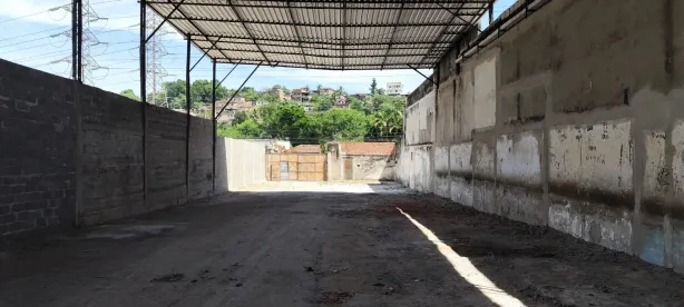 Galpão / Depósito / Armazém para alugar, 790m² no Mutondo, São Gonçalo