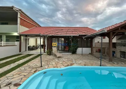 Casa com 4 Quartos à venda, 185m² no Meia Praia, Navegantes