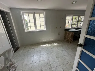 Casa de Condomínio com 3 Quartos para venda ou aluguel, 280m² no Camboinhas, Niterói