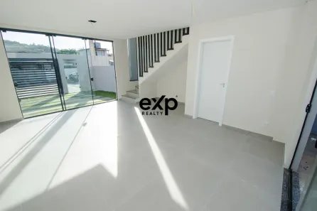 Sobrado com 2 Quartos à venda, 67m² no Armação, Penha