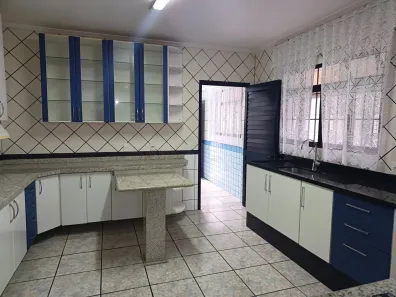 Casa com 2 Quartos para alugar, 110m² no Cidade Intercap, Taboão da Serra