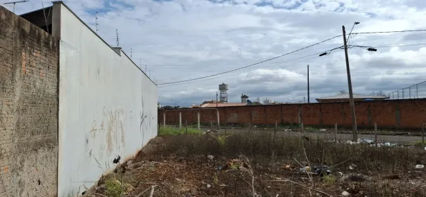 Terreno / Lote / Condomínio à venda, 351m² no Jardim Tomy, Londrina