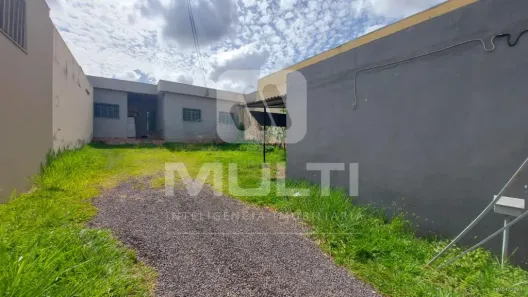 Loja / Salão / Ponto Comercial com 3 Quartos à venda, 115m² no Nossa Senhora Aparecida, Uberlândia