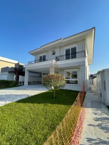 Casa de Condomínio com 5 Quartos para alugar, 240m² no Santa Regina, Camboriú