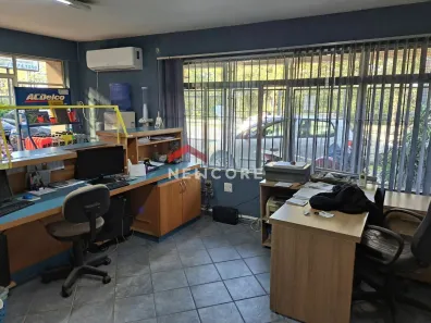 Galpão / Depósito / Armazém à venda, 562m² no Humaitá, Porto Alegre