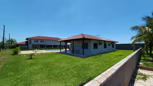 Fazenda / Sítio / Chácara com 3 Quartos à venda, 200m² no Chácara Santa Maria, Cambé