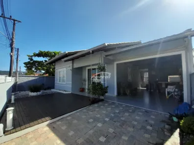 Casa com 2 Quartos para alugar, 80m² no Centro, Penha