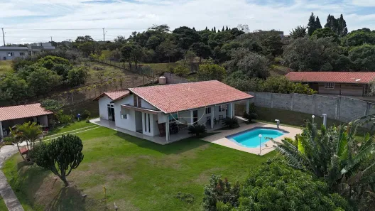 Fazenda / Sítio / Chácara com 4 Quartos à venda, 2500m² no , Alumínio