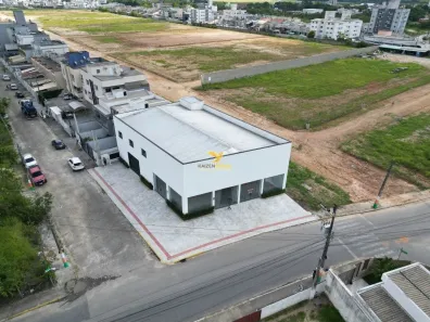 Galpão / Depósito / Armazém para alugar, 582m² no Santa Regina, Camboriú