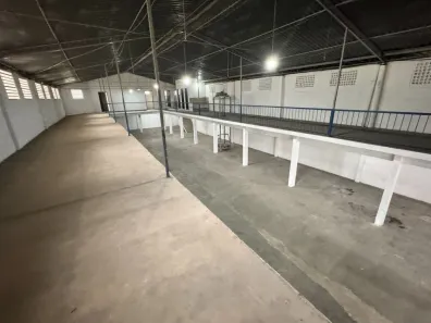 Galpão / Depósito / Armazém para venda ou aluguel, 600m² no Várzea das Moças, Niterói